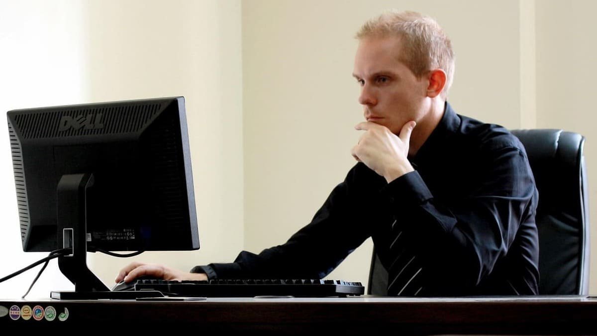 desktop vs cloud computing guy on a desktop
